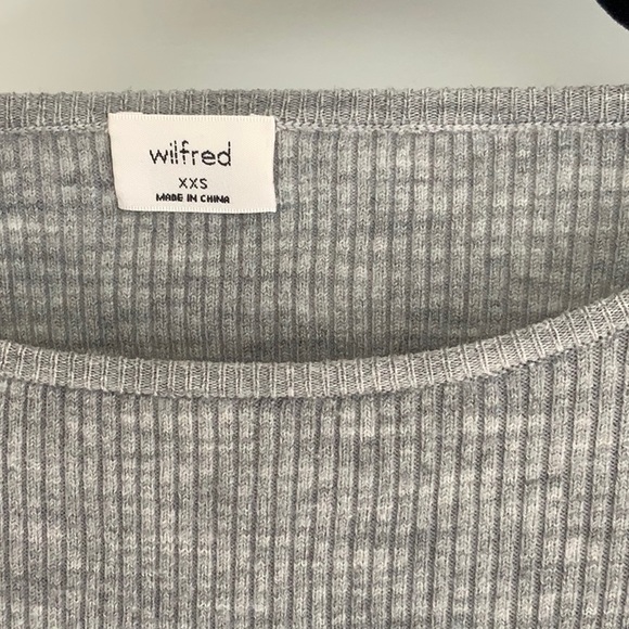 Wilfred Yacine Longsleeve
Long-sleeve peek-a-boo knit top - Picture 5 of 5